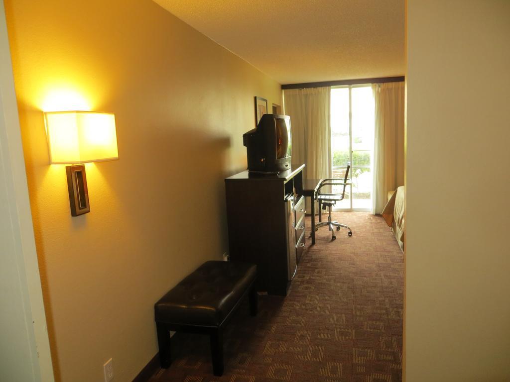 University Inn Austin North Exterior foto